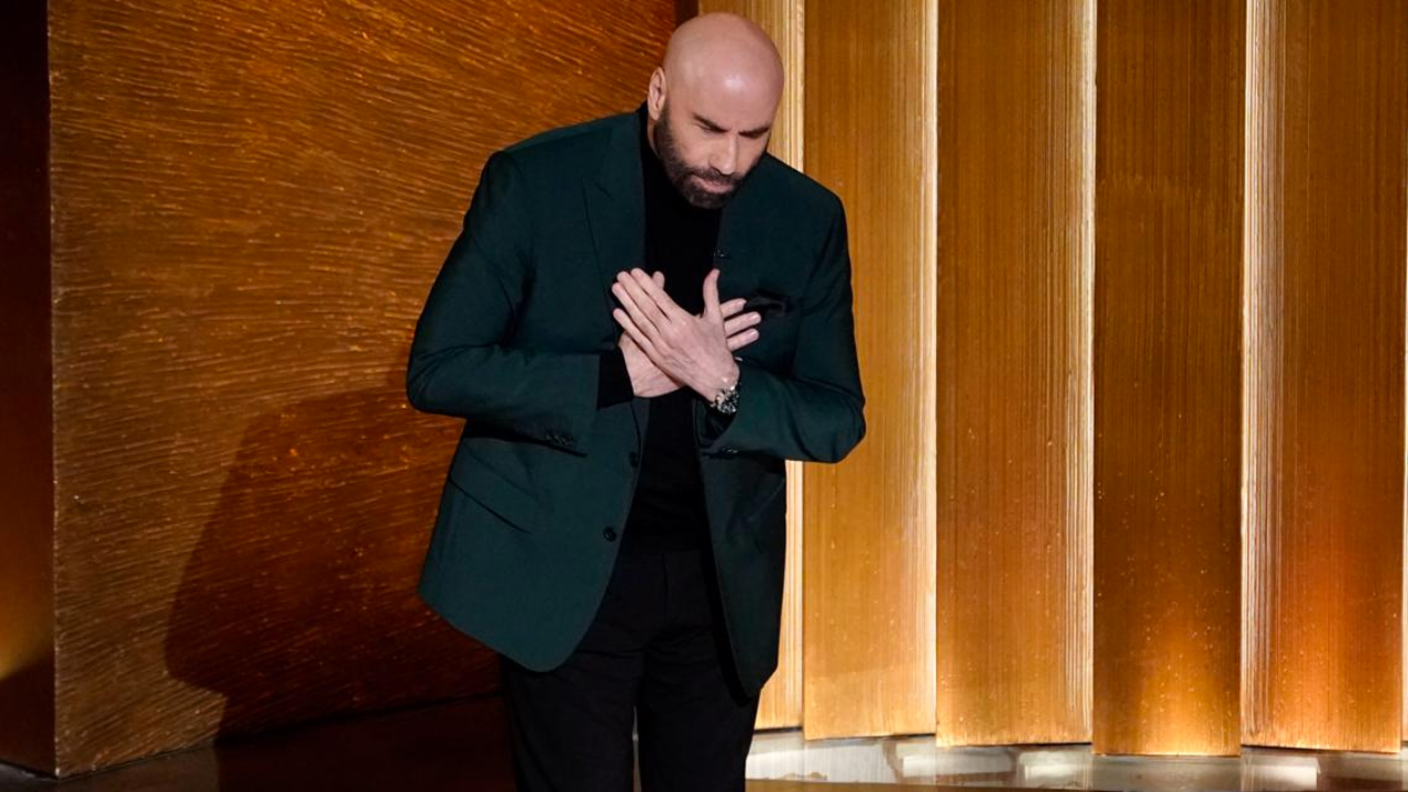 Oscars 2023 : John Travolta bouleversé lors de son hommage à Olivia Newton-John