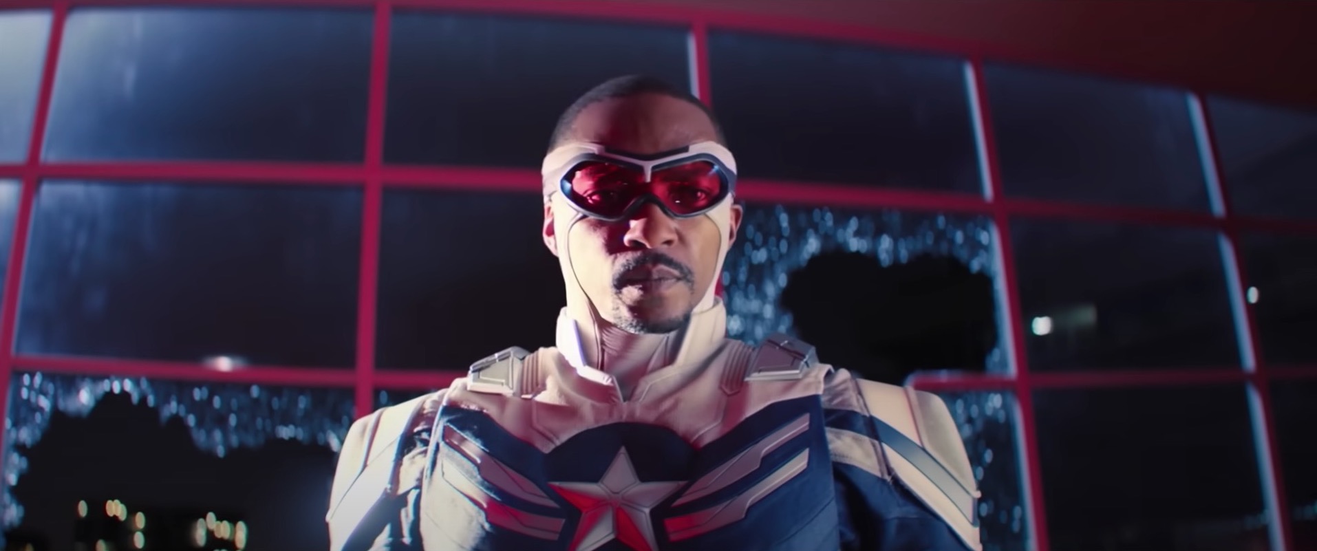 Captain America 4 : Anthony Mackie se dévoile dans son costume face à Harrison Ford