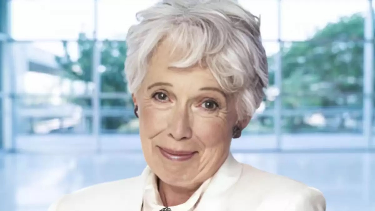 Mort d'Elizabeth Hoffman, Miss Mason dans 