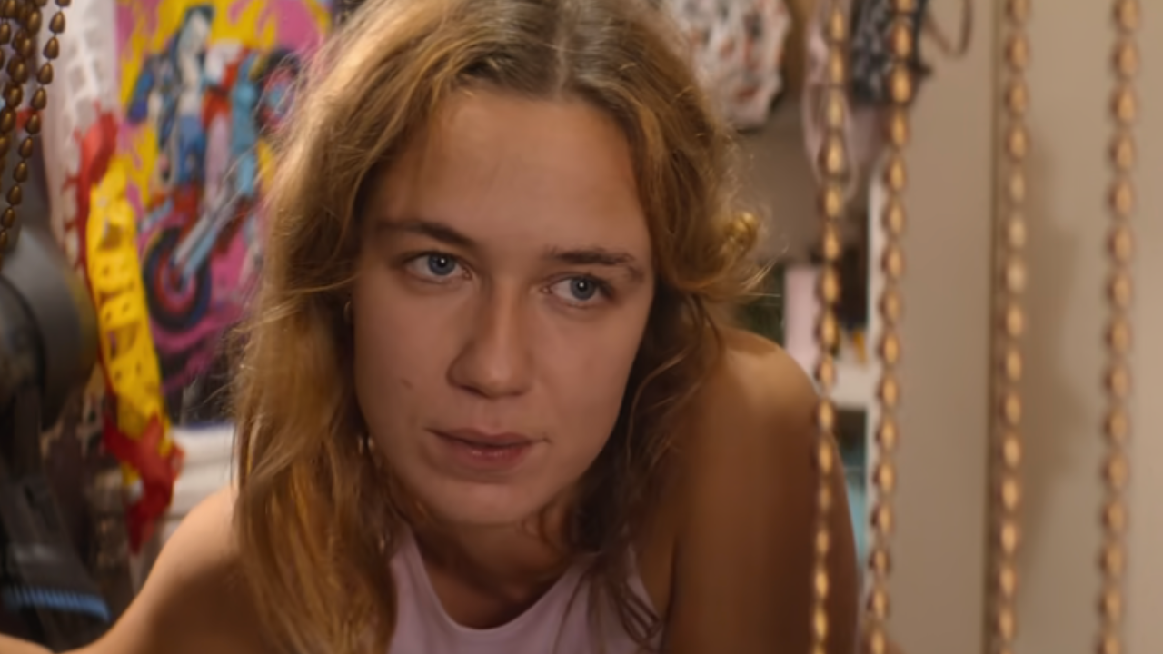 Nouveaux Riches : l'étonnante métamorphose de Zoé Marchal pour le film Netflix