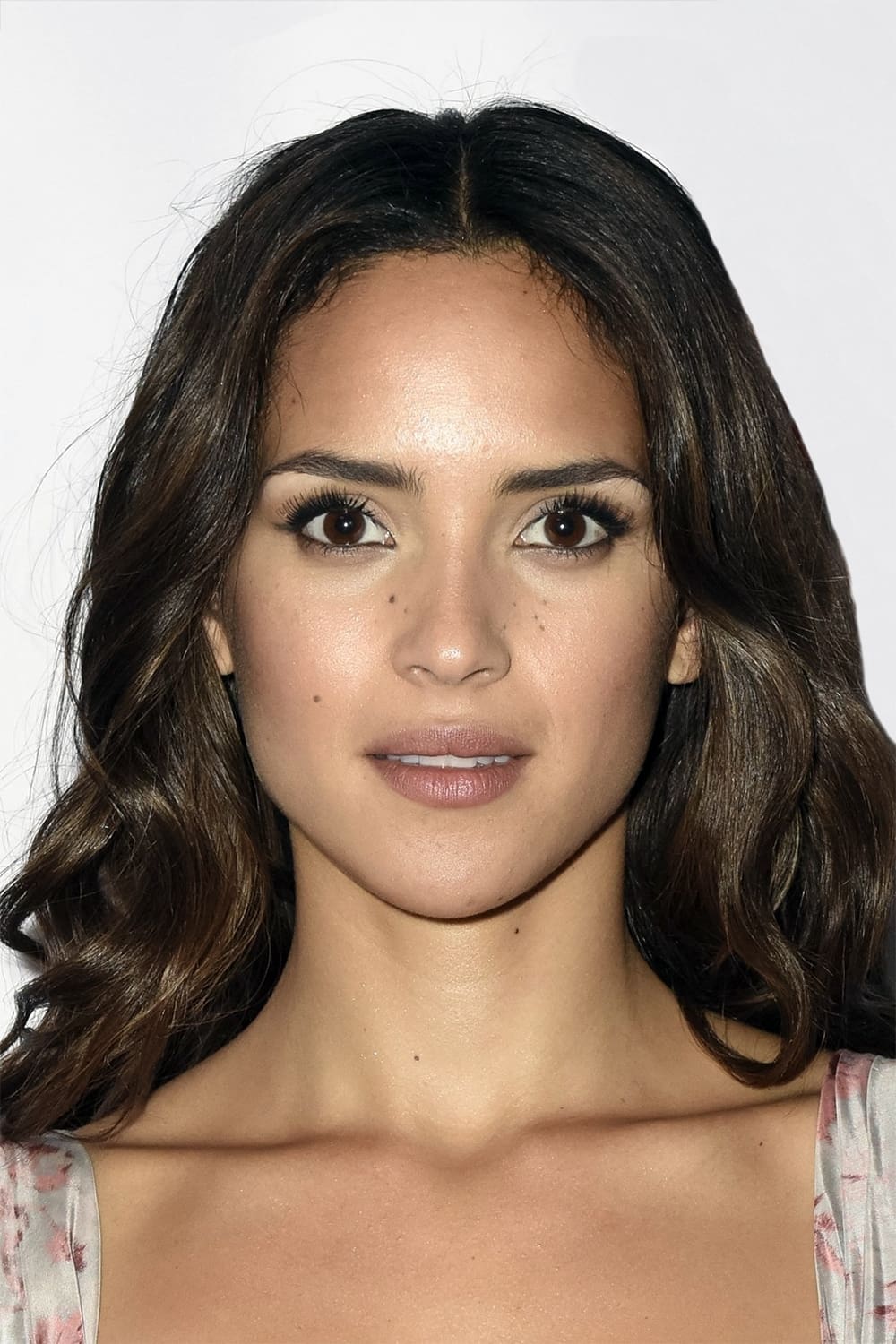 Adria Arjona, Acteur.trice - CinéSérie