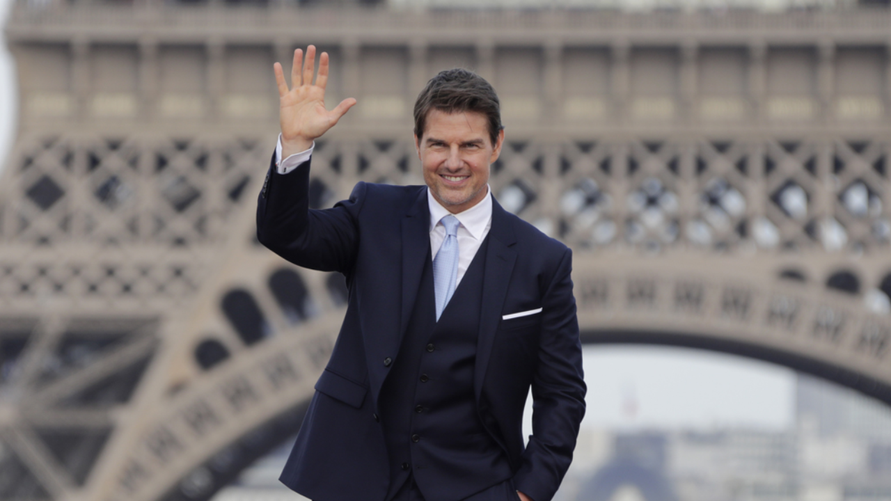 Tom Cruise fonce dans Paris pour Mission : Impossible 8 (VIDÉO)