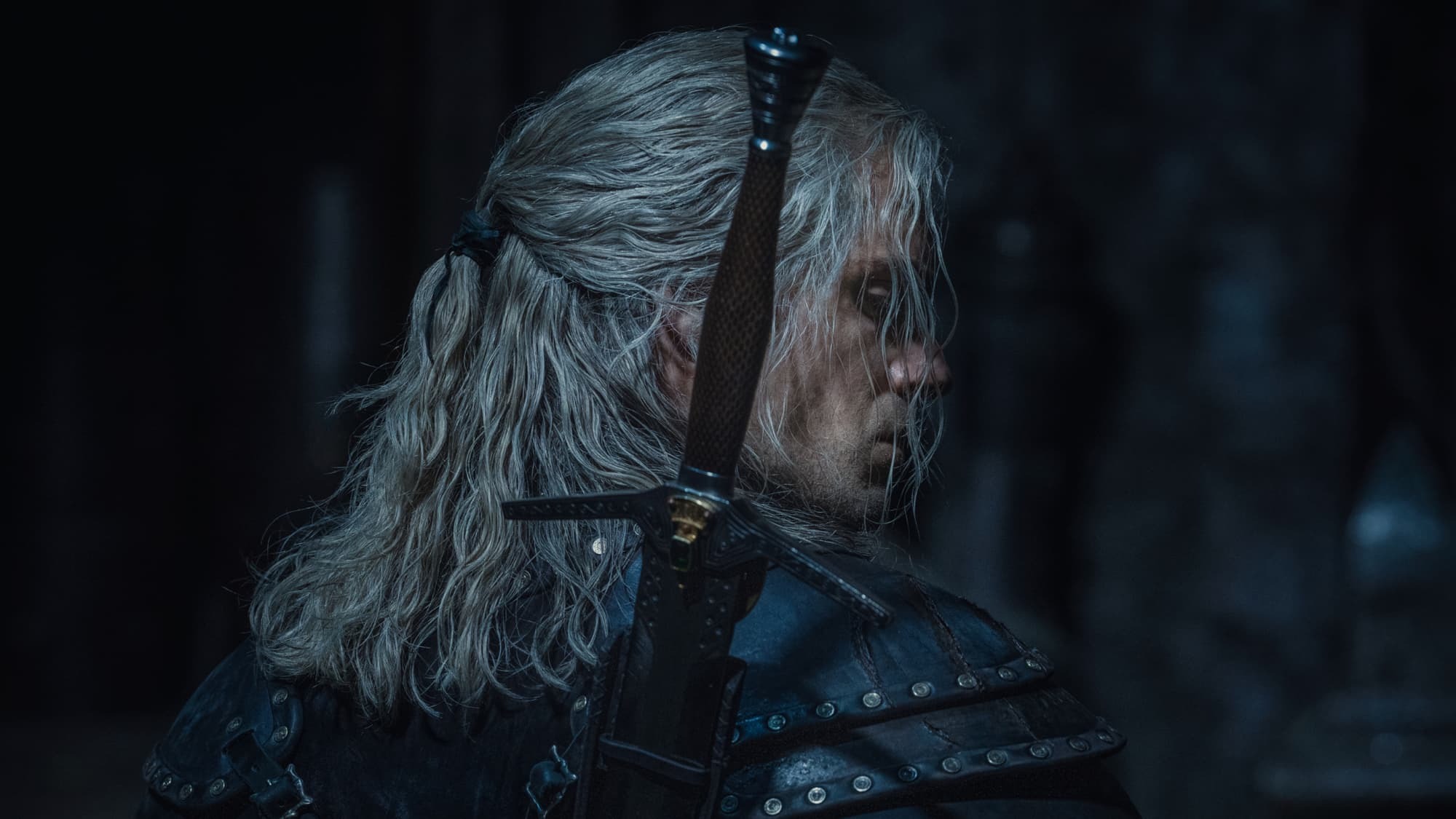 The Witcher : Netflix lâche les premières images officielles de Liam Hemsworth dans un teaser
