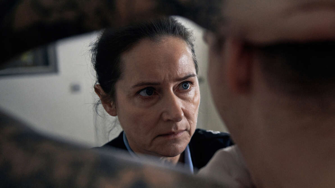 "Il y a une bagarre très violente" : Sidse Babett Knudsen se lâche dans le thriller carcéral "Sons"