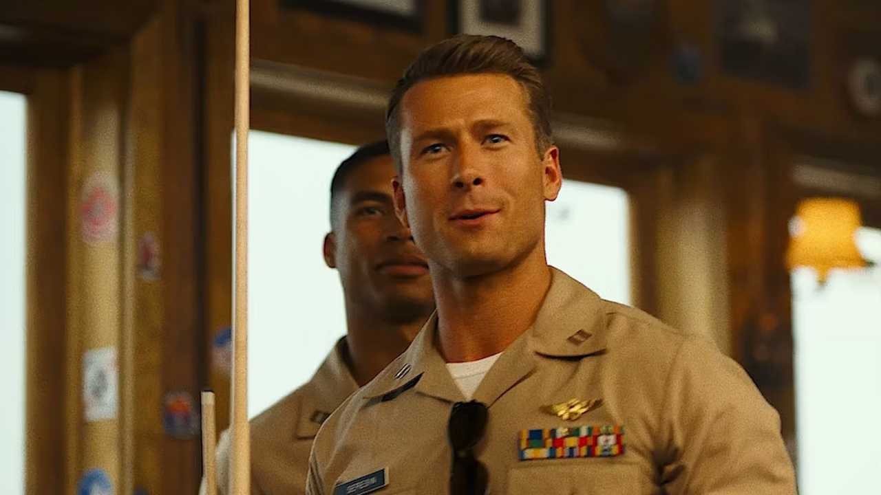 Glen Powell star d'un prochain remake d'un film culte des années 90