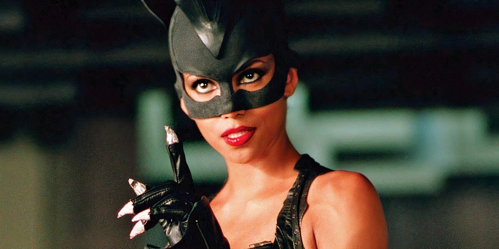 20 ans après le flop de Catwoman, Halle Berry est prête à jouer dans une suite, mais à une condition