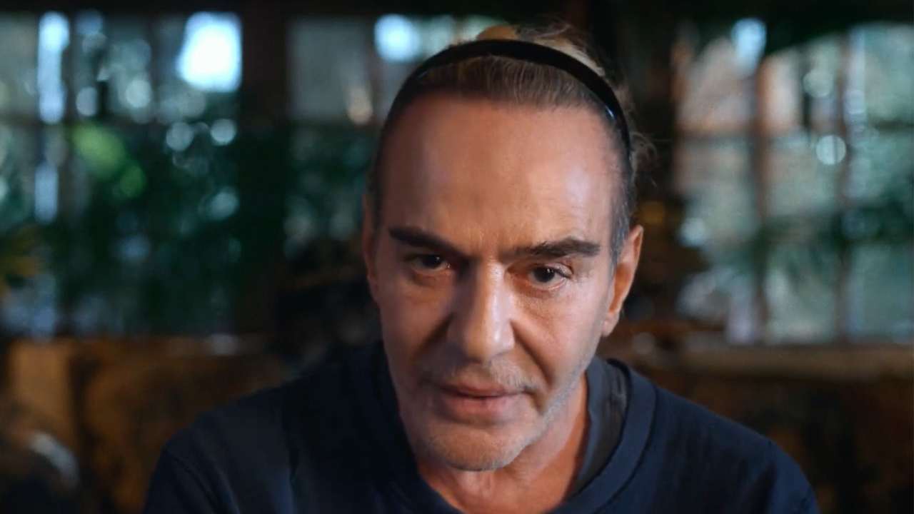 Génie, alcool et antisémitisme : John Galliano sous toutes ses coutures dans un grand film