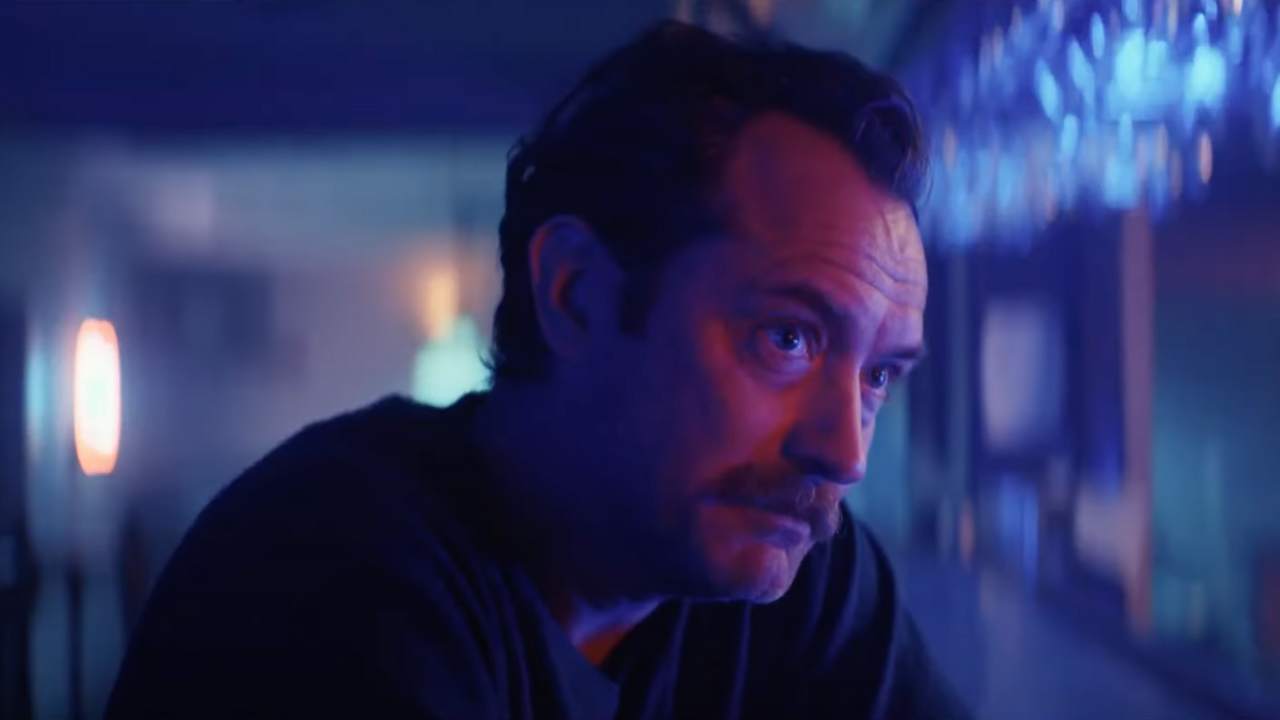 Croix gammées, braquages et révolution : Jude Law au coeur d'un thriller inspiré d'une histoire vraie