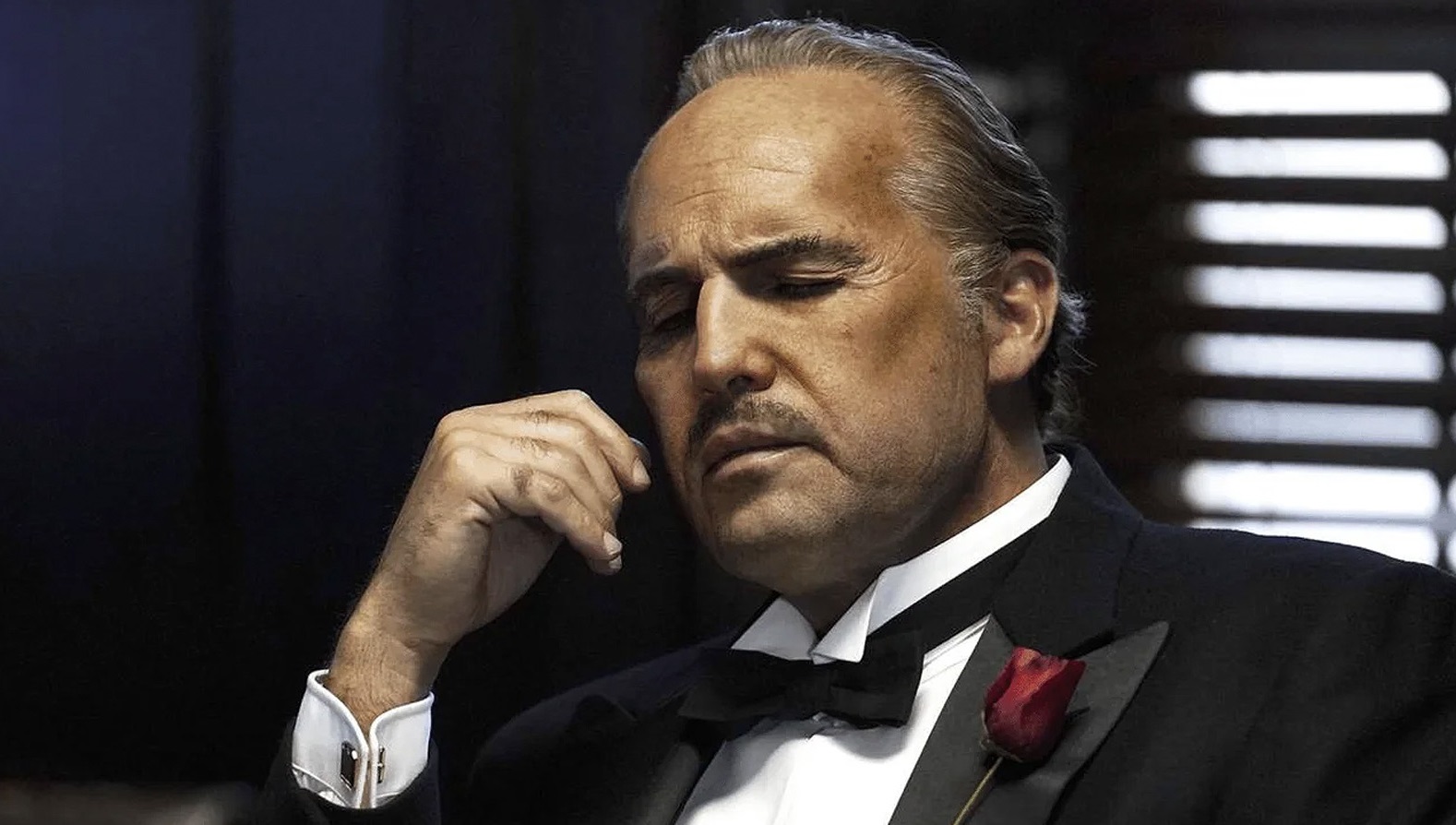 Non ça n'est pas Marlon Brando sur ces images du biopic Waltzing with Brando