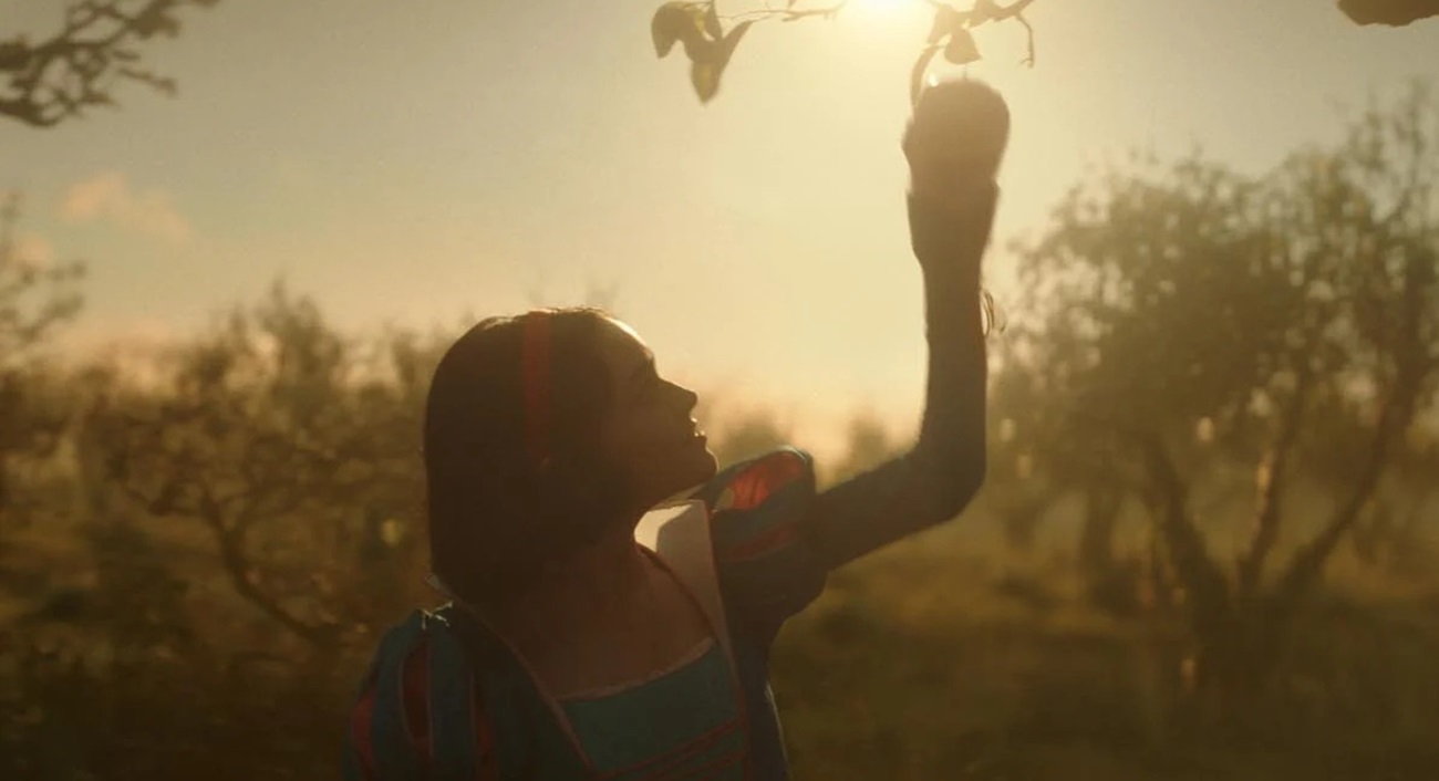 Blanche-Neige prépare la rébellion dans la nouvelle bande-annonce du film Disney