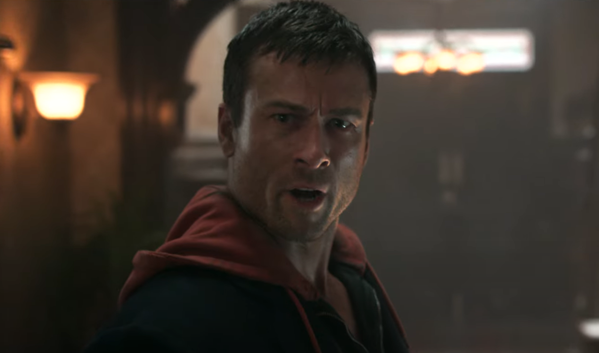 Running Man : Glen Powell présente les cascades du film dans un nouveau teaser