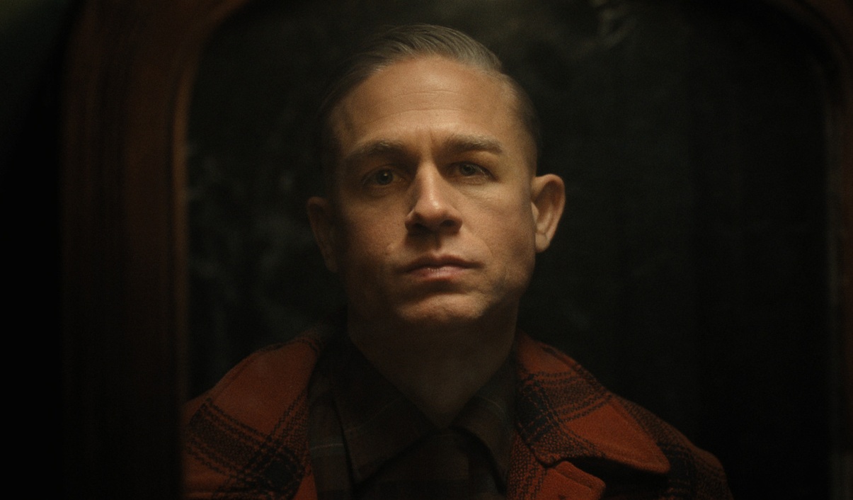 Netflix : Charlie Hunnam se livre sur sa transformation pour la saison 3 de Monstre