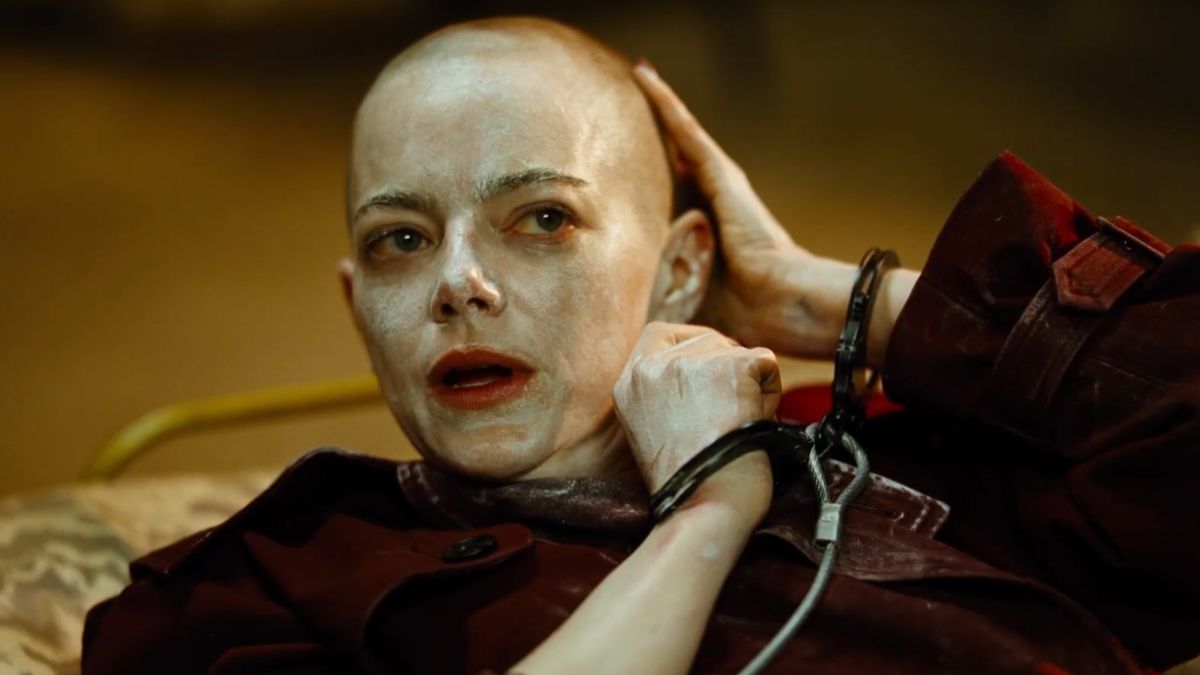 Emma Stone avait « très peur » de se raser la tête pour « Bugonia » à cause d’un détail