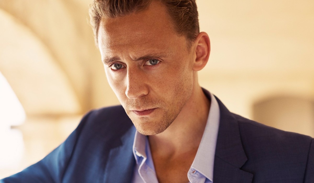 The Night Manager saison 2 : premières images du retour de Tom Hiddleston dans la suite