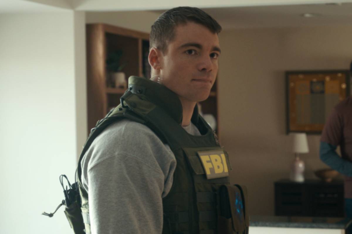 The Night Agent : Peter Sutherland est traqué par des assassins dans le trailer de la saison 3